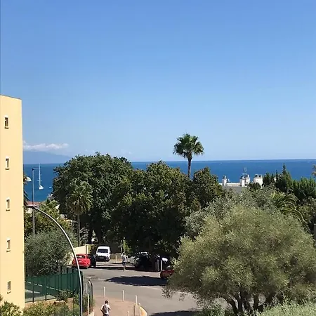 Апартаменты Joli Grand Terrasse Lit 180x200 Vue 10min Plages *