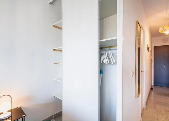 Joli Grand Terrasse Lit 180x200 Vue 10min Plages Апартаменты *