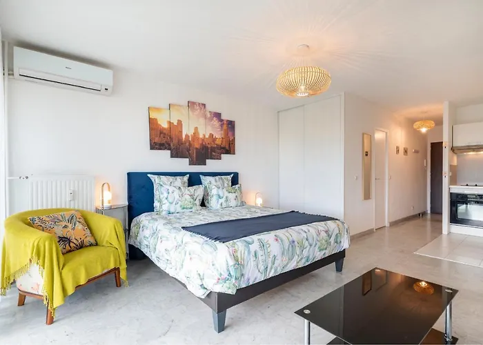 Joli Grand Terrasse Lit 180x200 Vue 10min Plages Жуан-ле-Пен